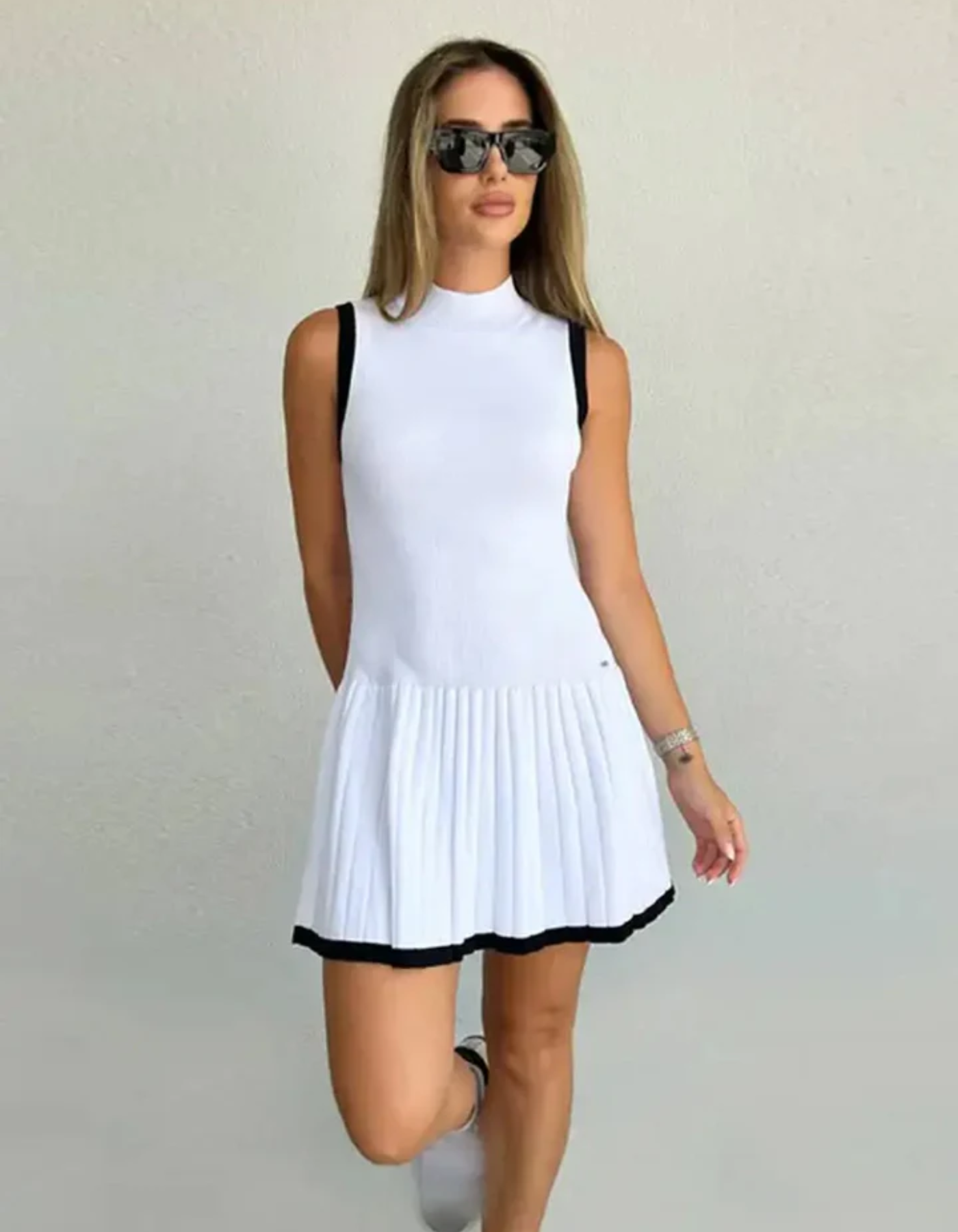 Alessia – Pleated Elegance – Sleeveless Dress