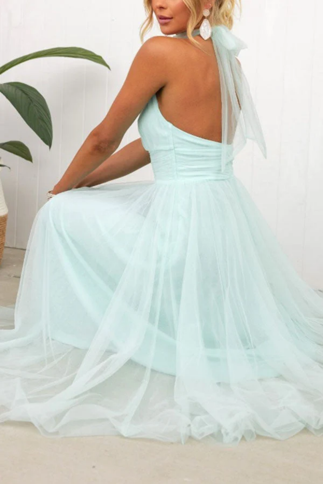 Valencienne – Halter neckline elegance – Tulle midi dress