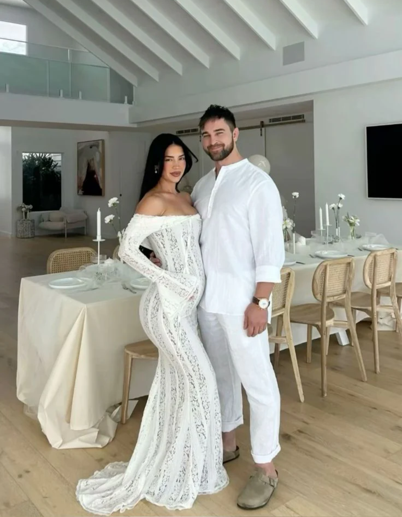Julie – Modèle épaules dénudées – Robe de maternité en dentelle