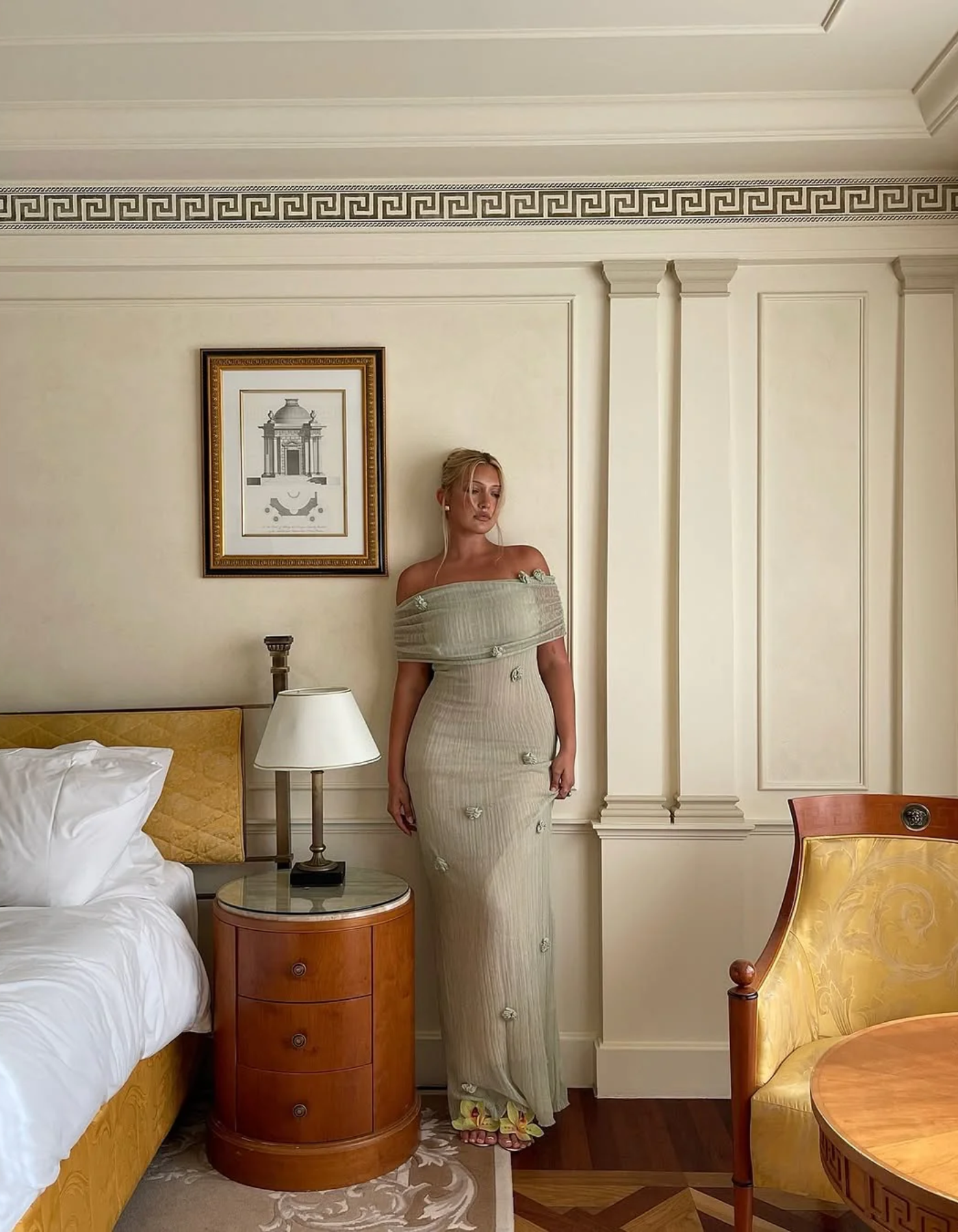 Aura – Détail floral – Robe de maternité à épaules dénudées
