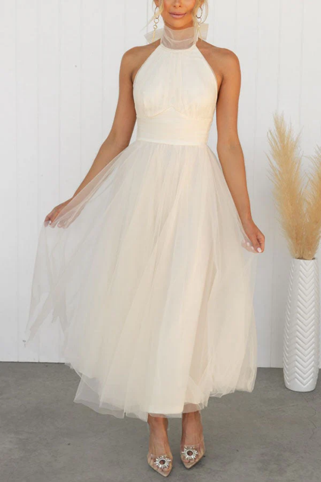 Valencienne – Halter neckline elegance – Tulle midi dress