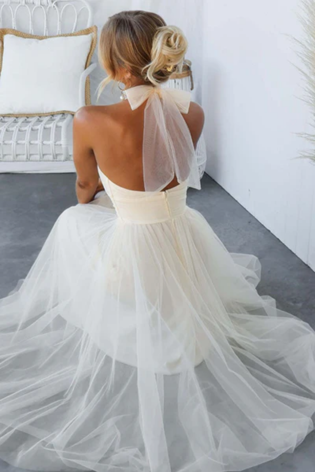 Valencienne – Halter neckline elegance – Tulle midi dress