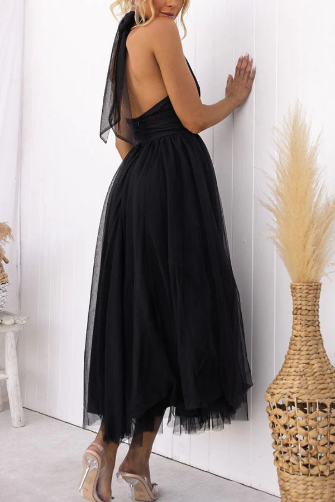 Valencienne – Halter neckline elegance – Tulle midi dress