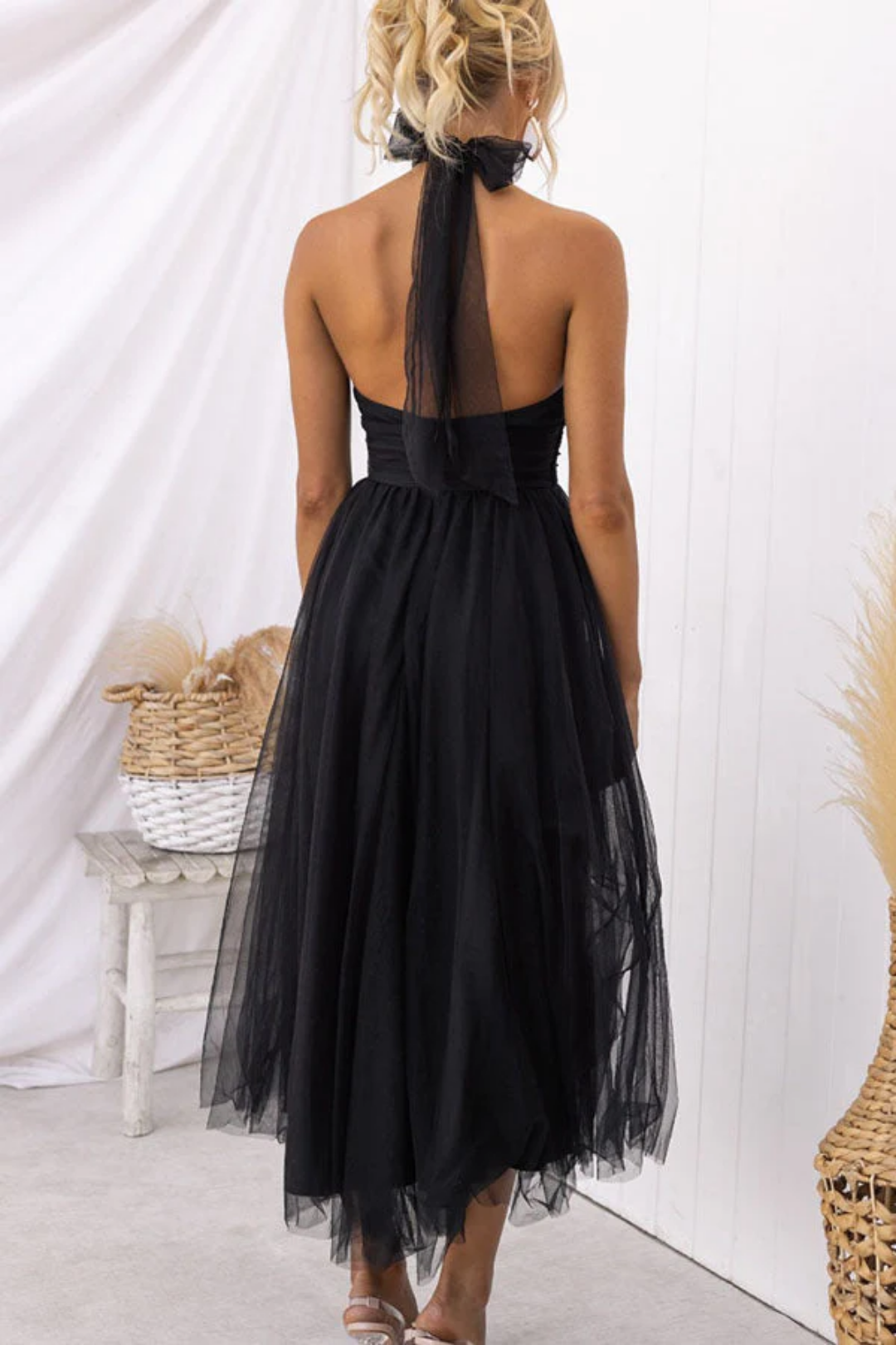 Valencienne – Halter neckline elegance – Tulle midi dress
