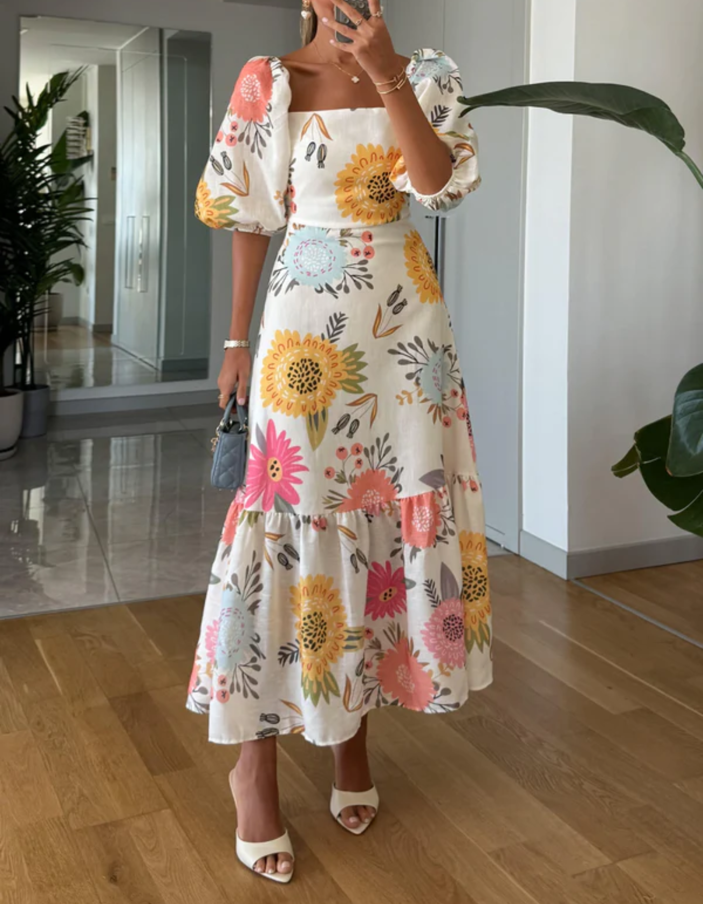 Maribella – Bold floral print – Puff sleeve midi dress
