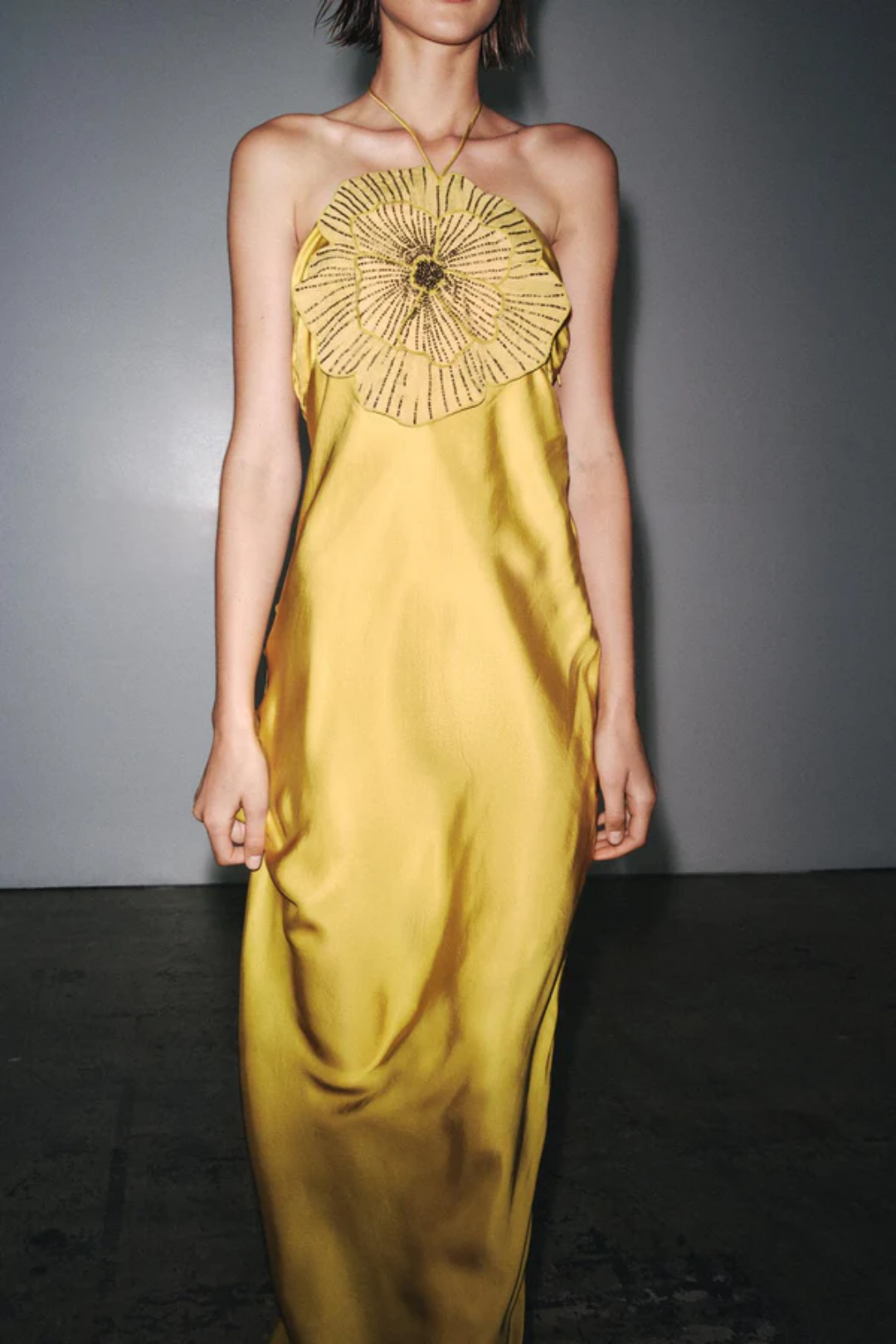 Amira – Bold flower detail – Maxi dress
