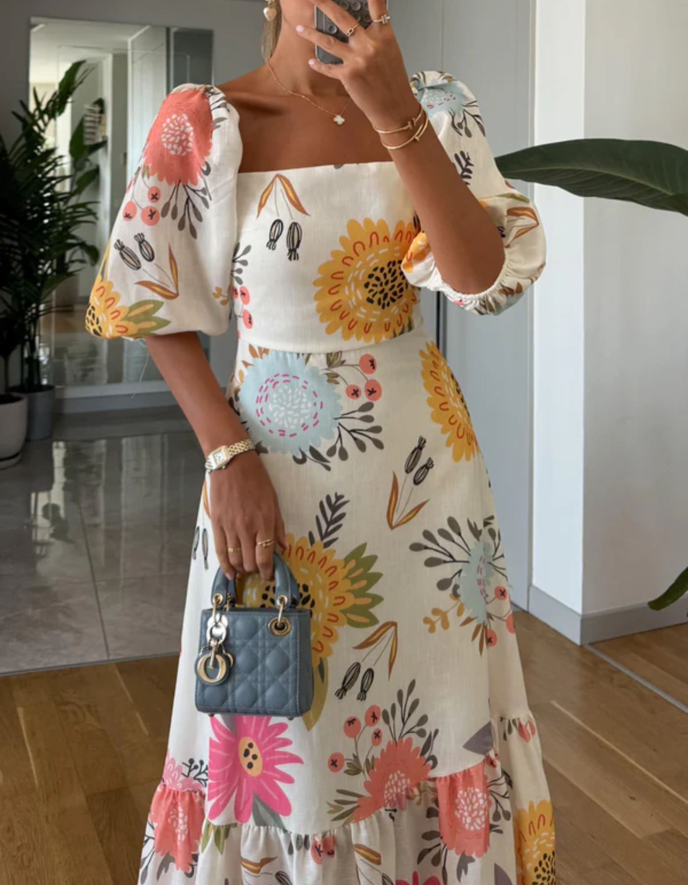 Maribella – Bold floral print – Puff sleeve midi dress