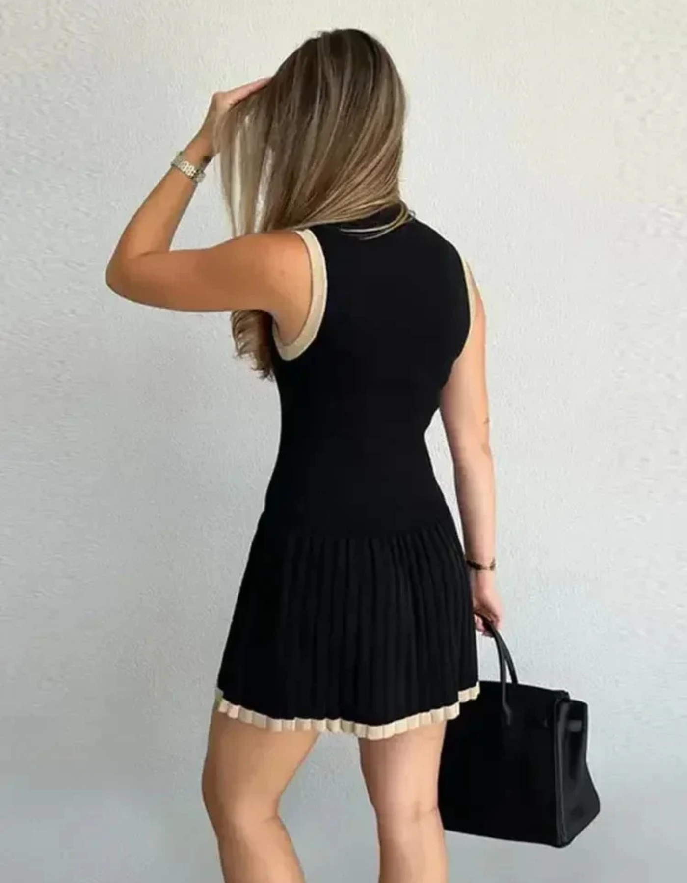 Alessia – Pleated Elegance – Sleeveless Dress