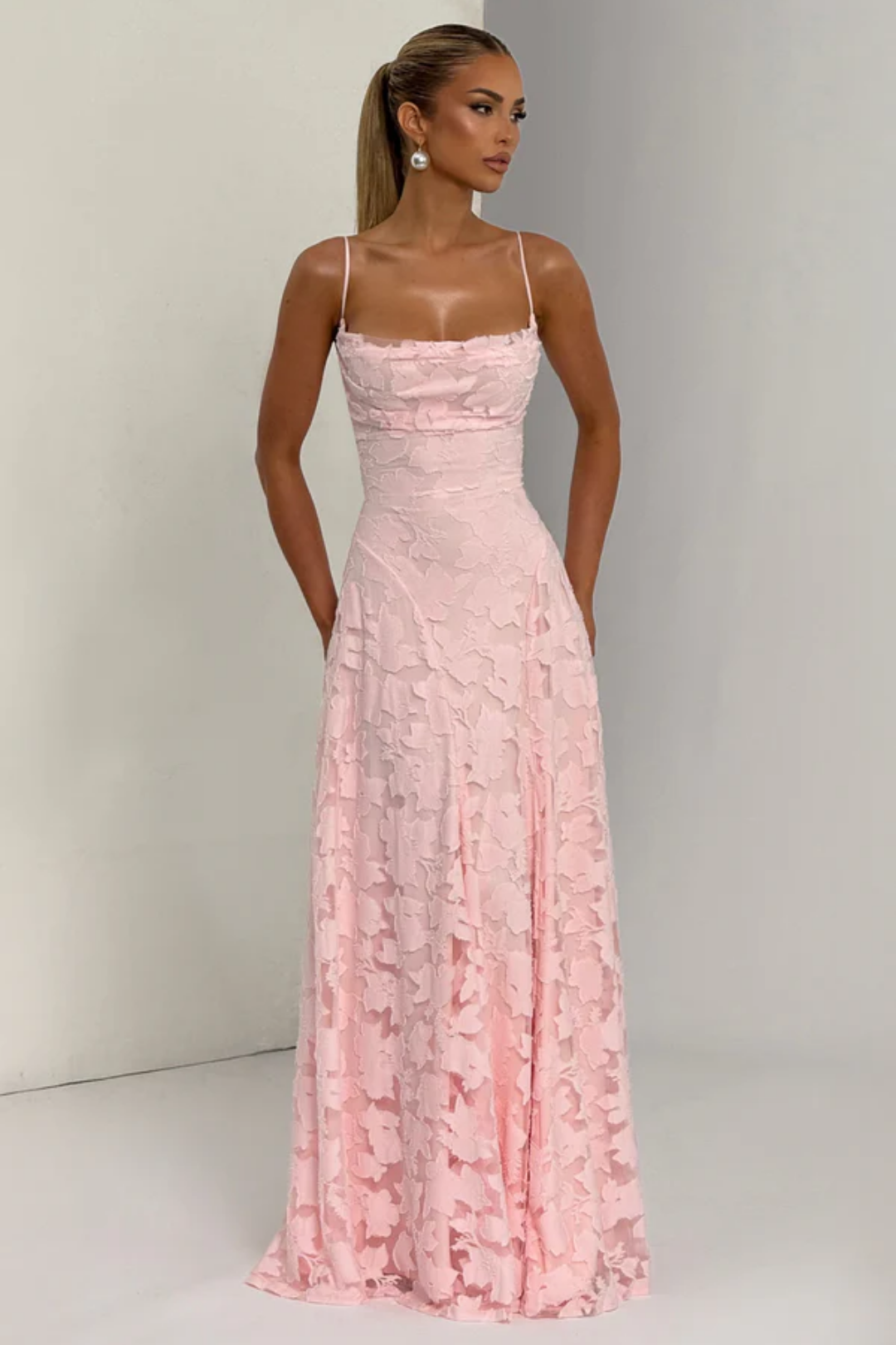 Lunariare – Floral lace elegance – Maxi dress