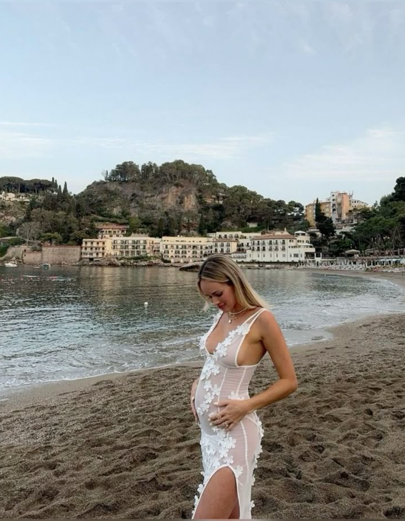 Floriana – Motif floral brodé – Robe de maternité