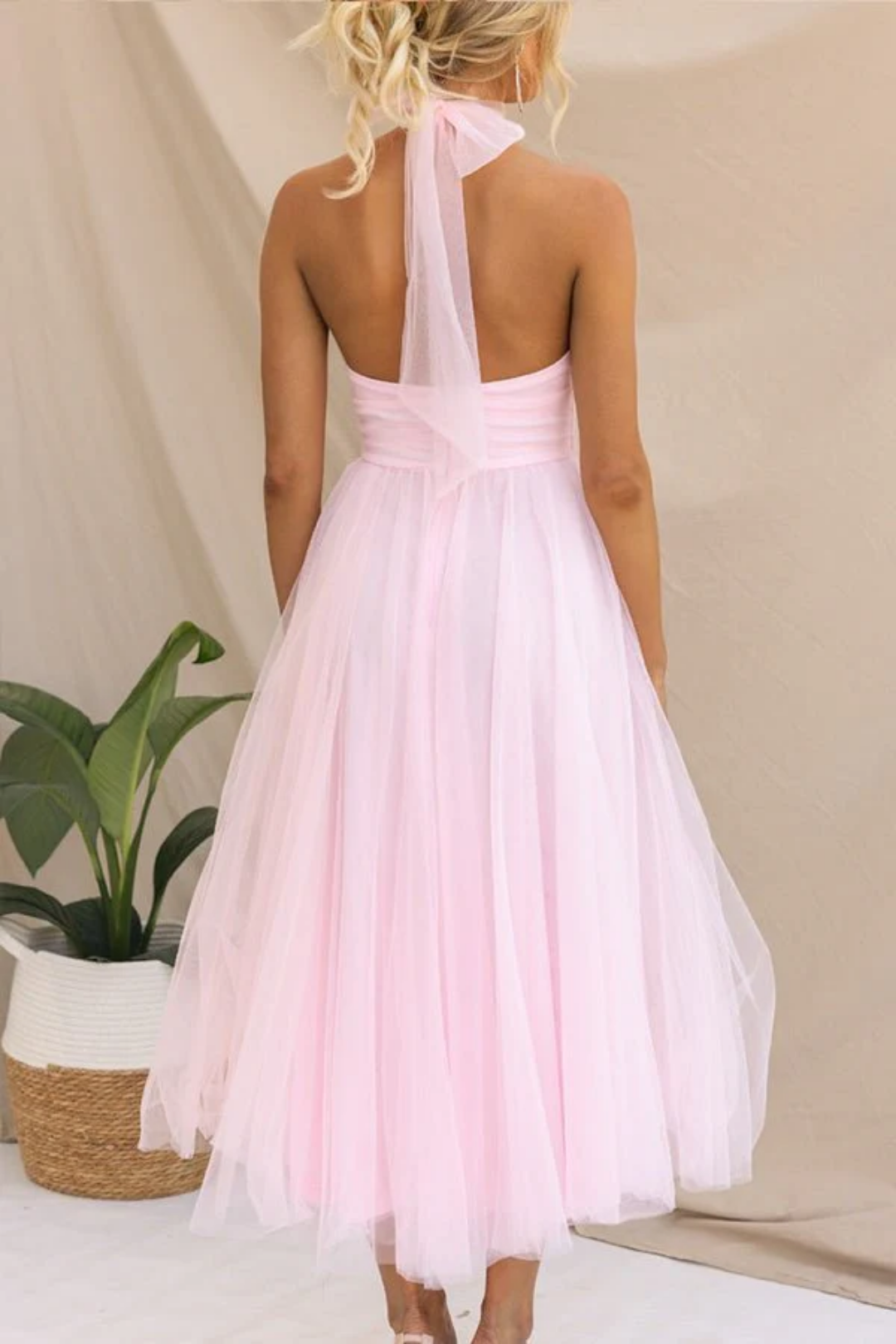 Valencienne – Halter neckline elegance – Tulle midi dress