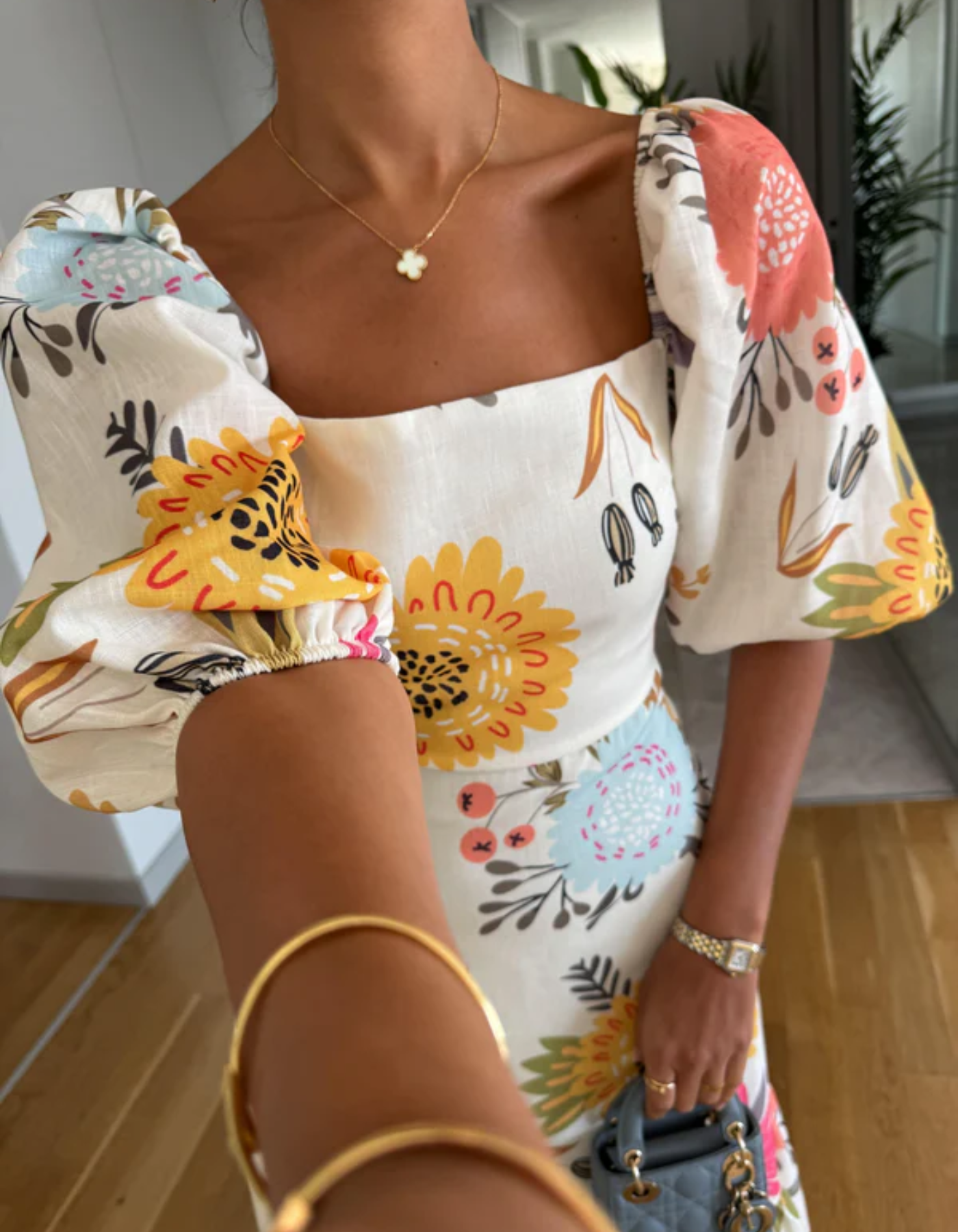 Maribella – Bold floral print – Puff sleeve midi dress