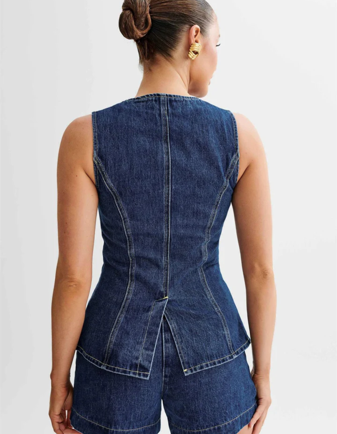 Lila – Button-Detail Denim Set – Top and Shorts