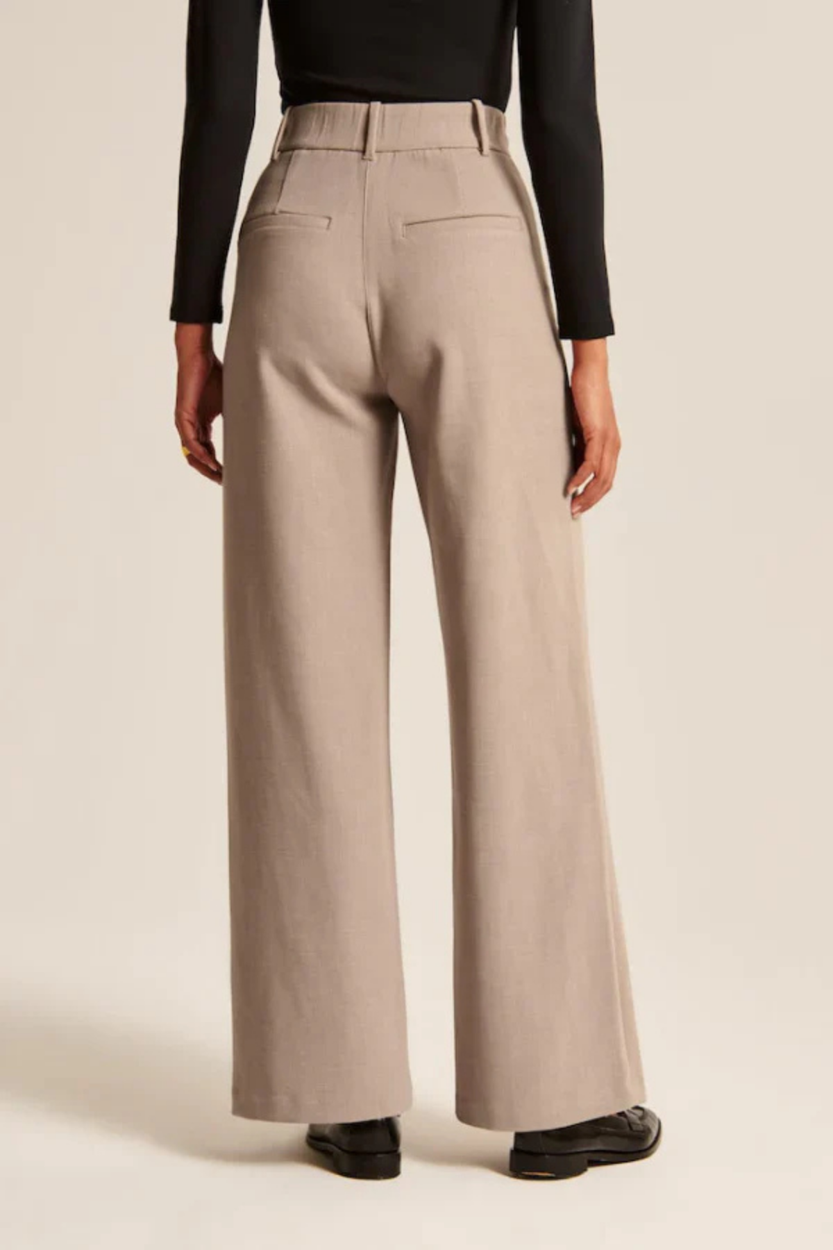 Sophia – Tailored Pleated Wide-Leg Trousers