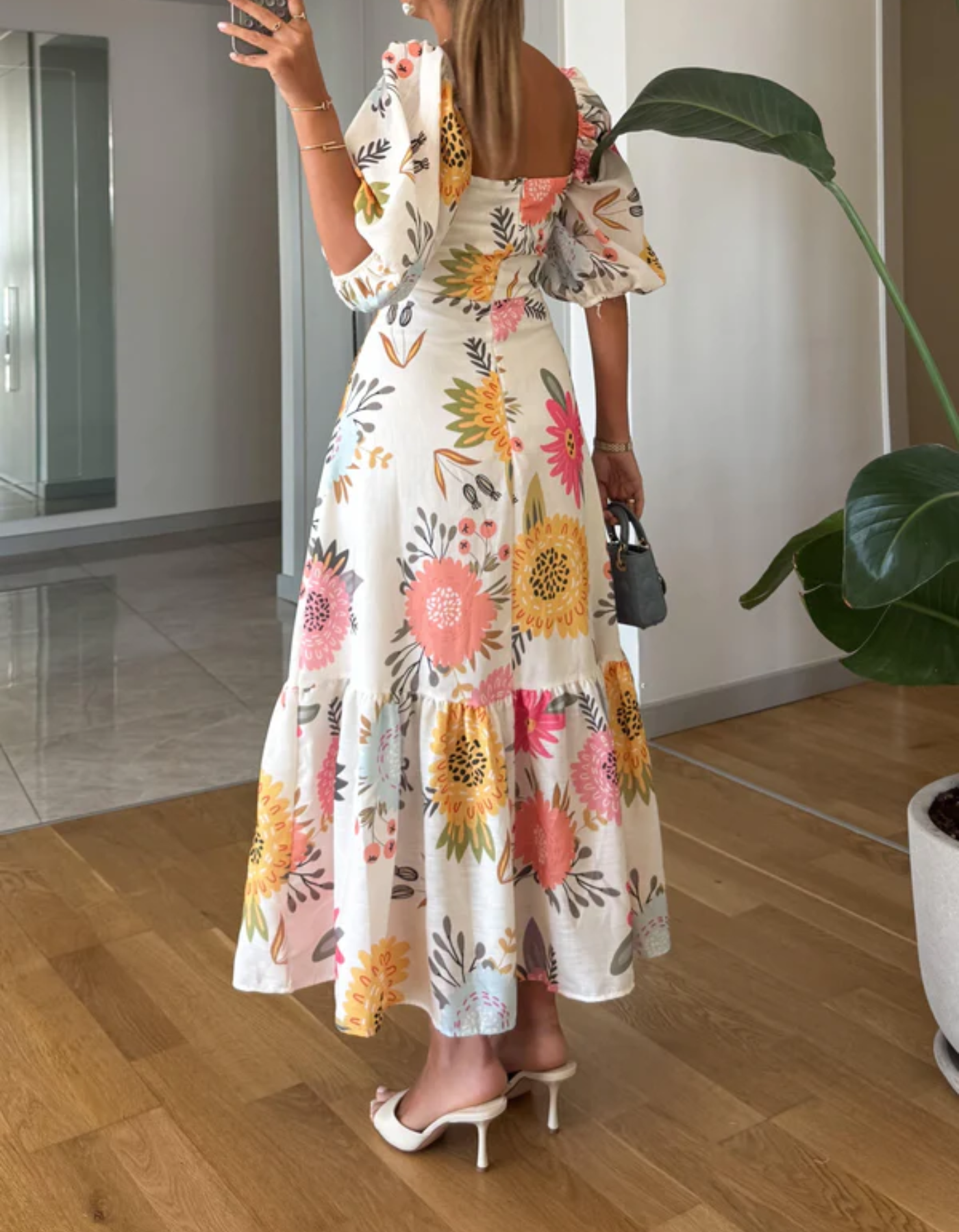 Maribella – Bold floral print – Puff sleeve midi dress