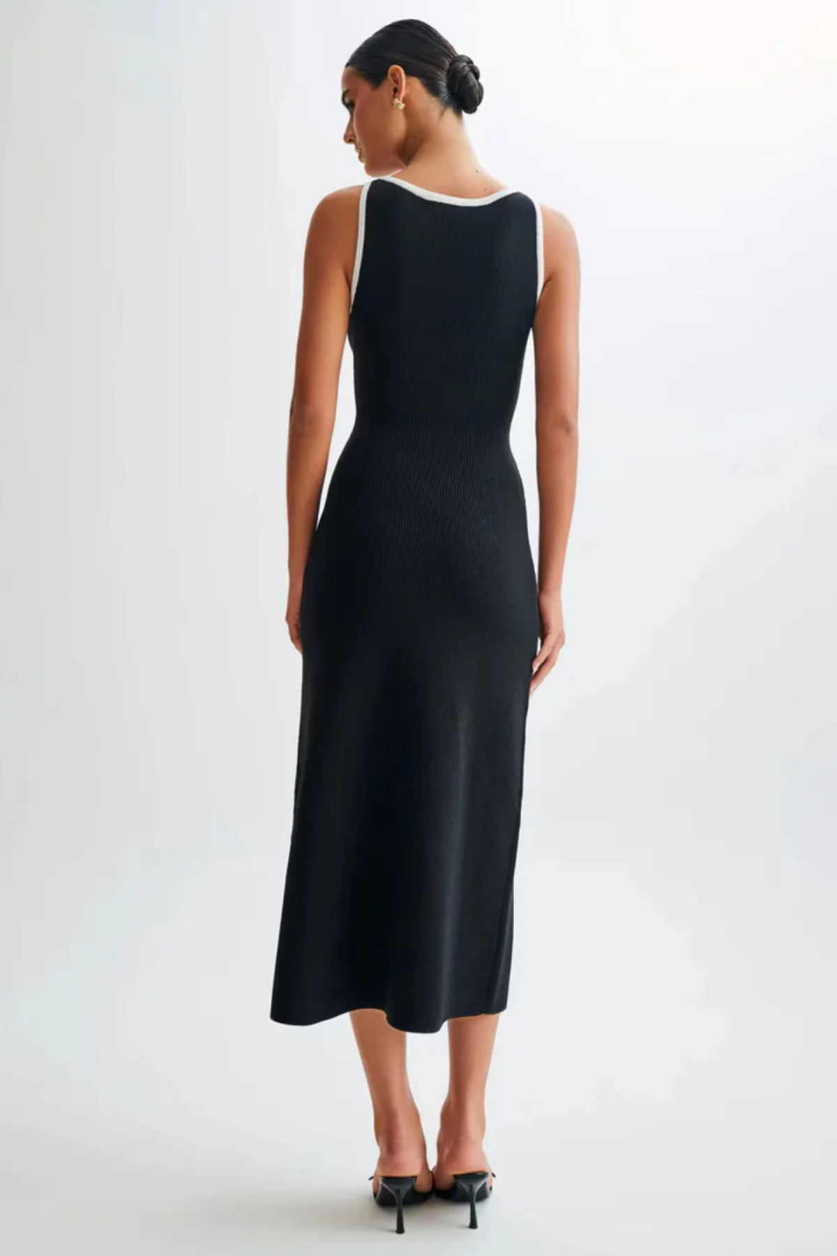 Gianna – Elegant Contrast – Ribbed Midi Dress