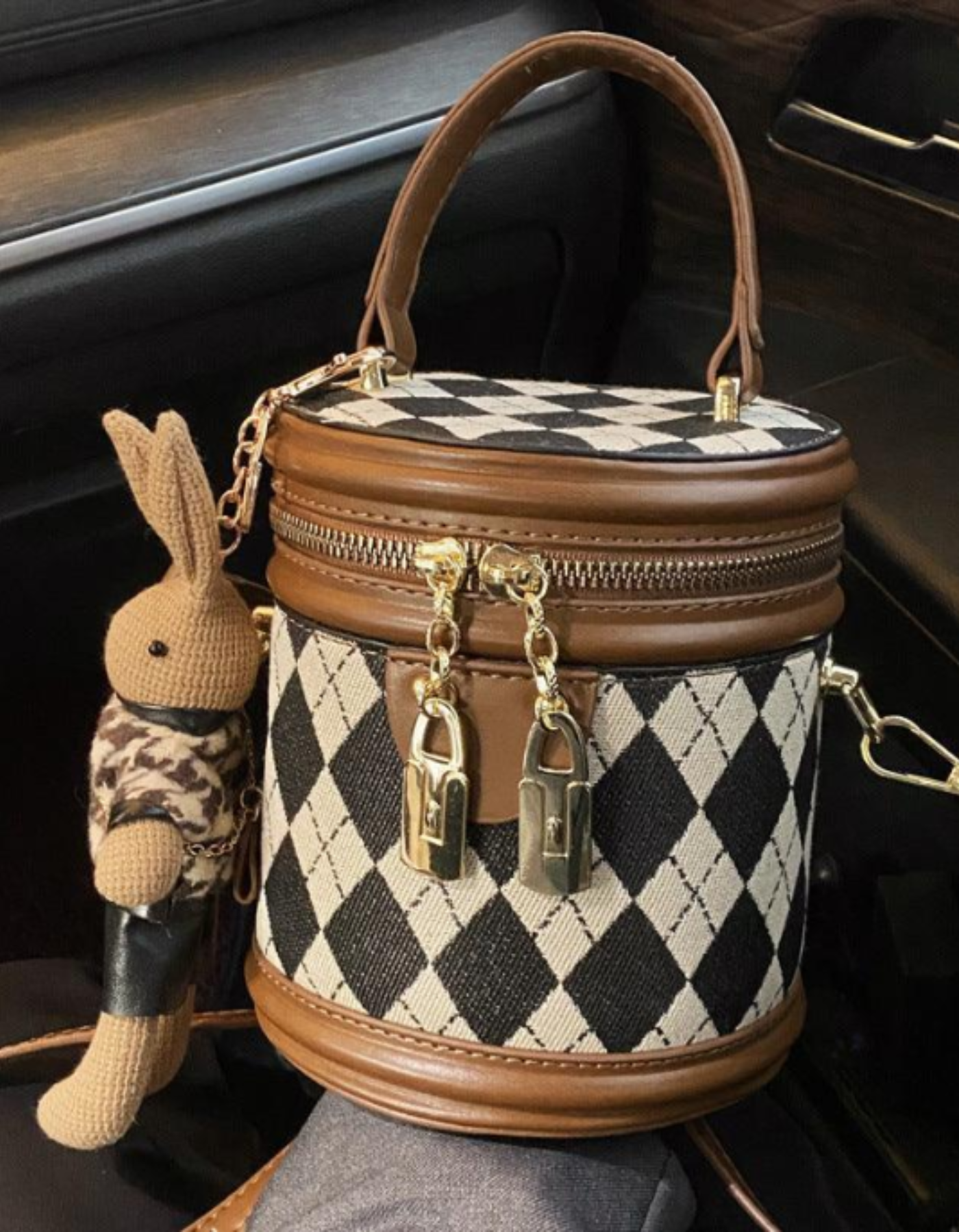 Tessalyn – Argyle bunny charm – Crossbody handbag