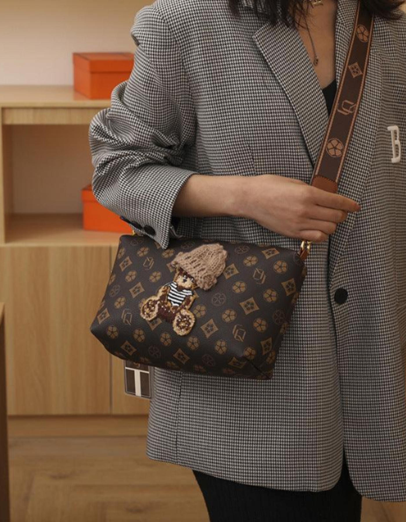 Berenza – Knitted bear accent – Crossbody bag