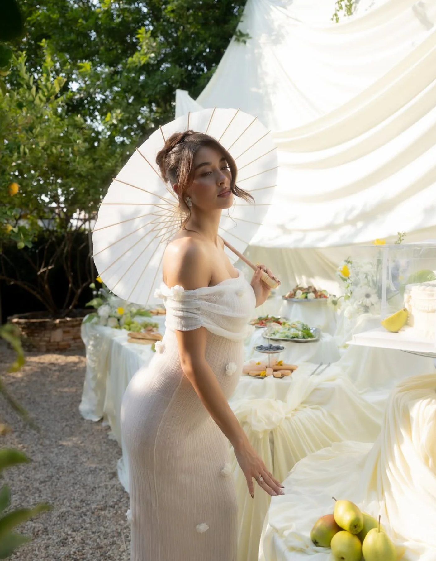 Aura – Détail floral – Robe de maternité à épaules dénudées