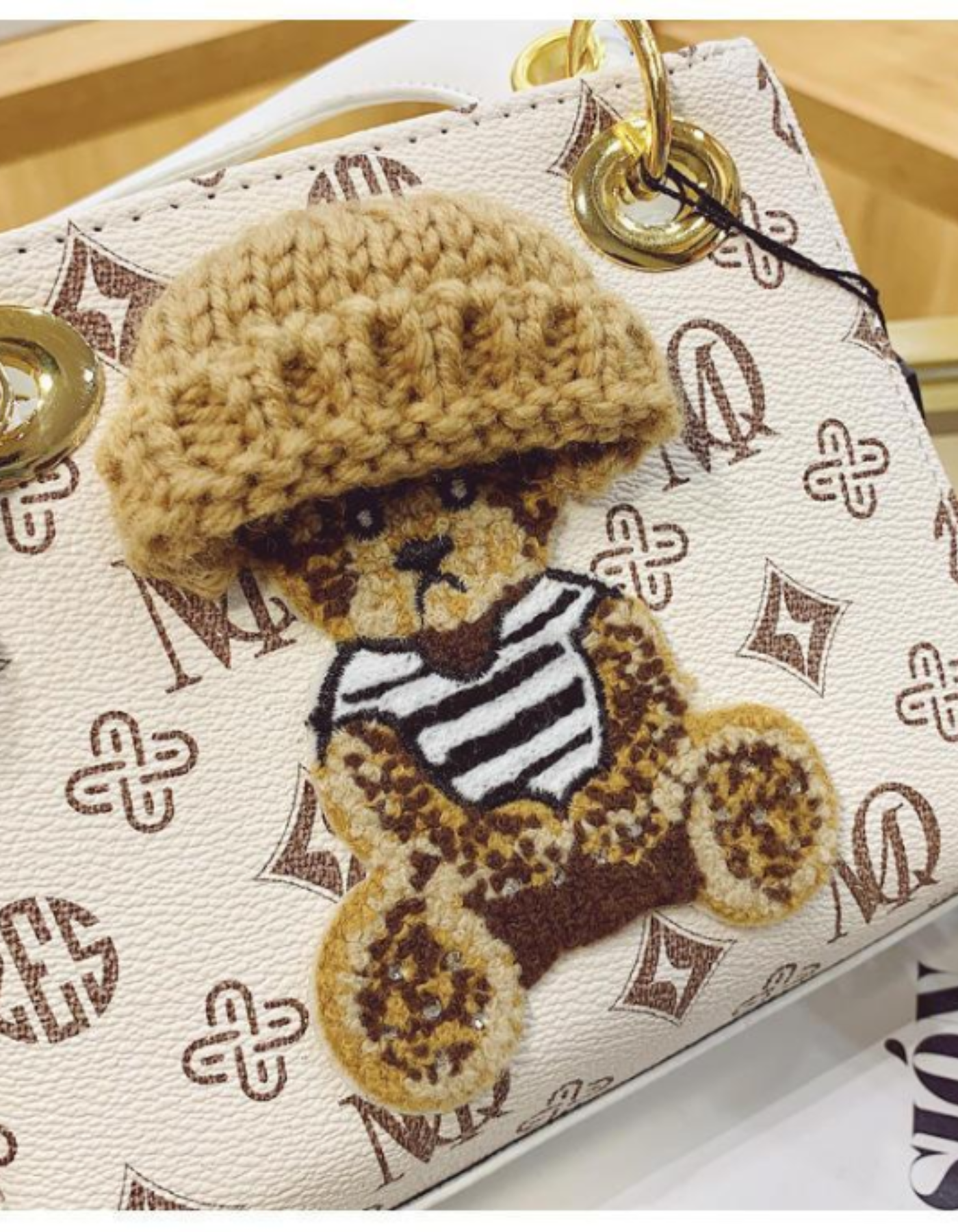 Chérieval – Knitted bear accent – Crossbody handbag