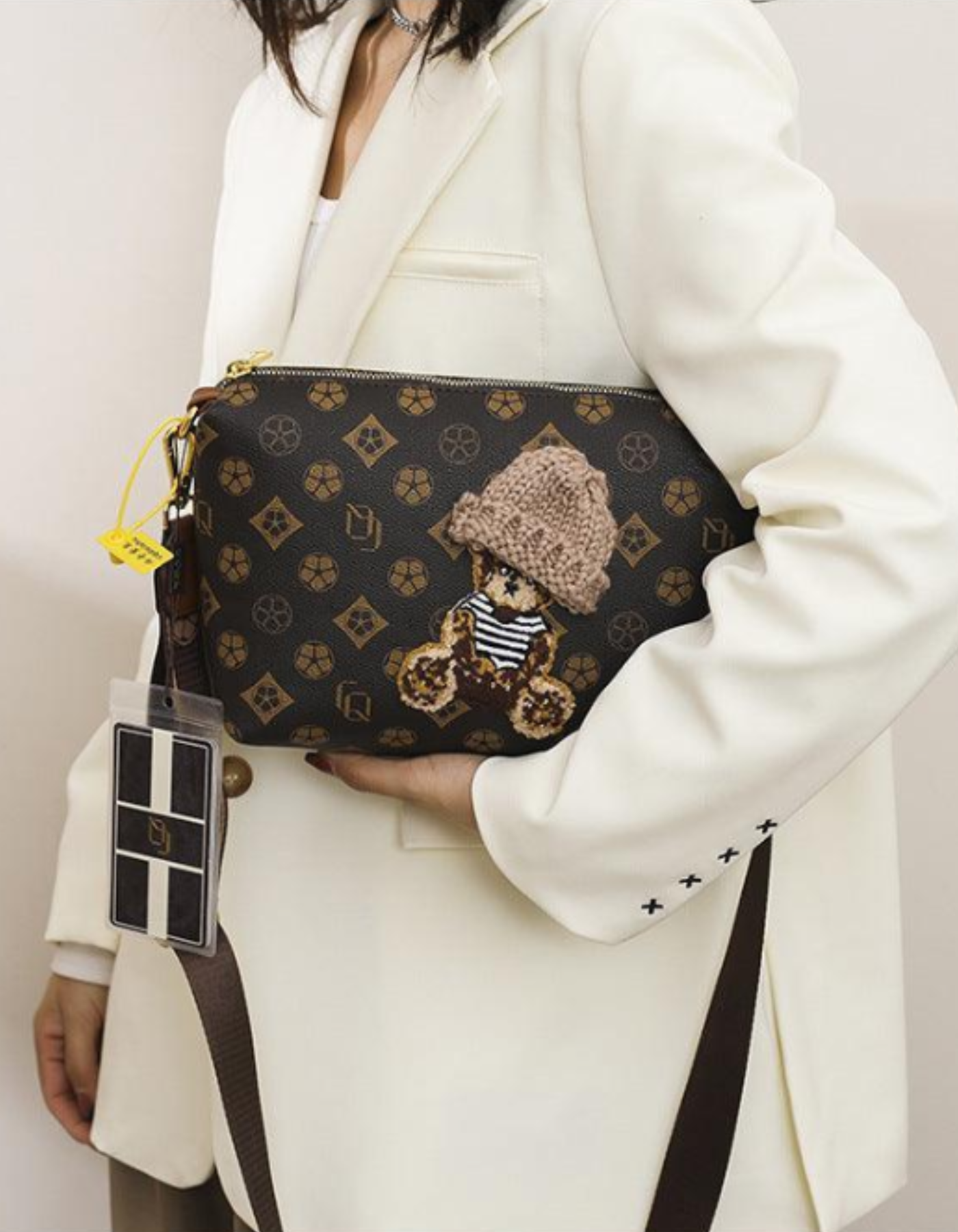 Berenza – Knitted bear accent – Crossbody bag