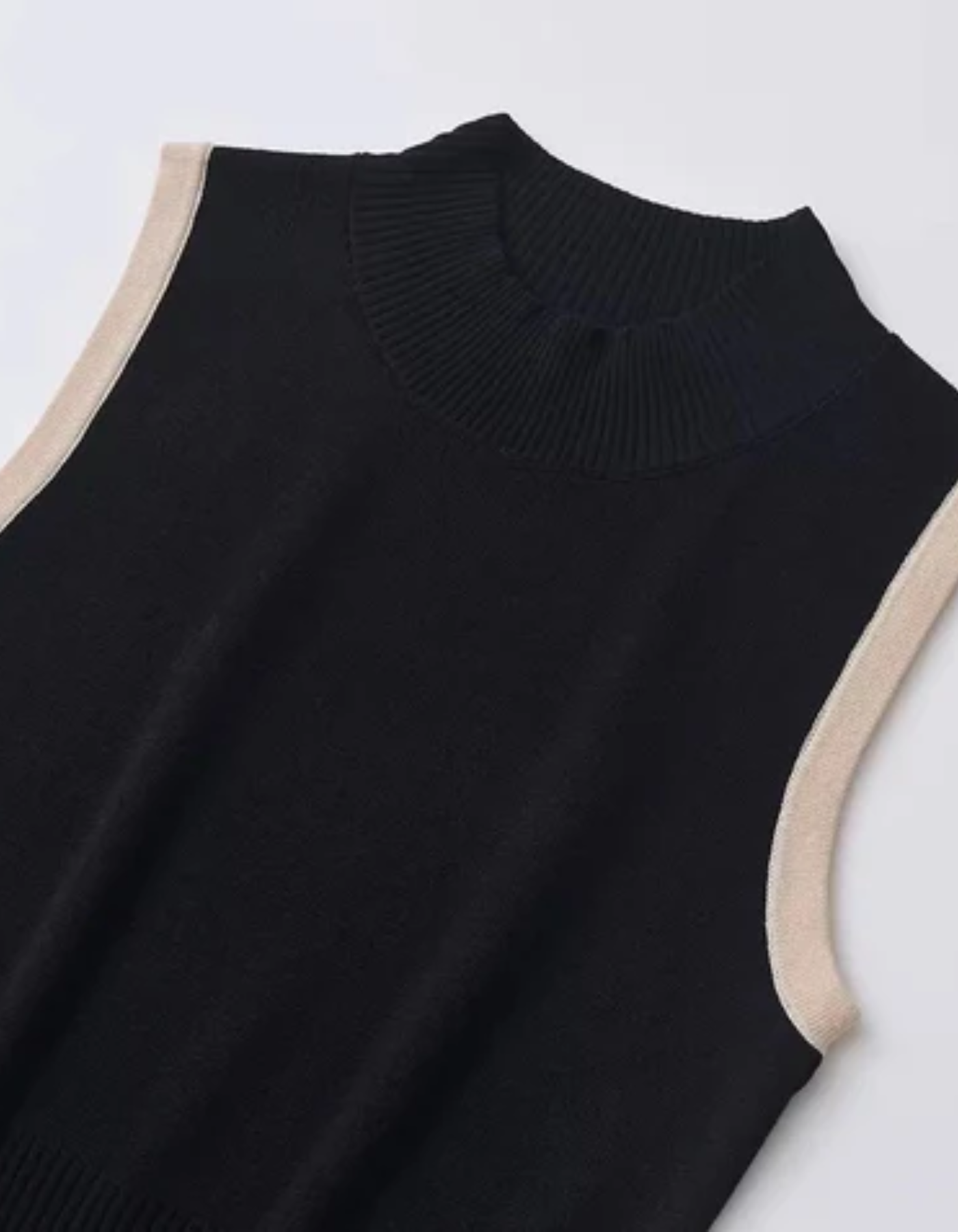 Alessia – Pleated Elegance – Sleeveless Dress