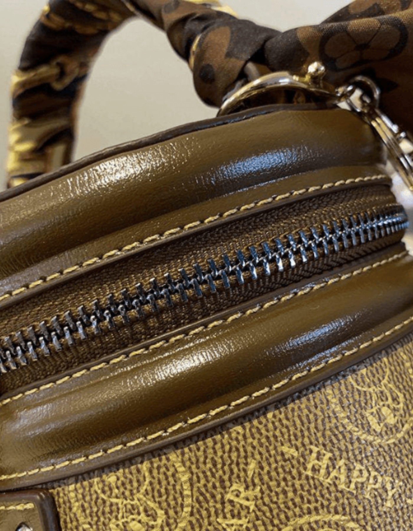 Capucinetta – Monogram bunny detail – Crossbody handbag