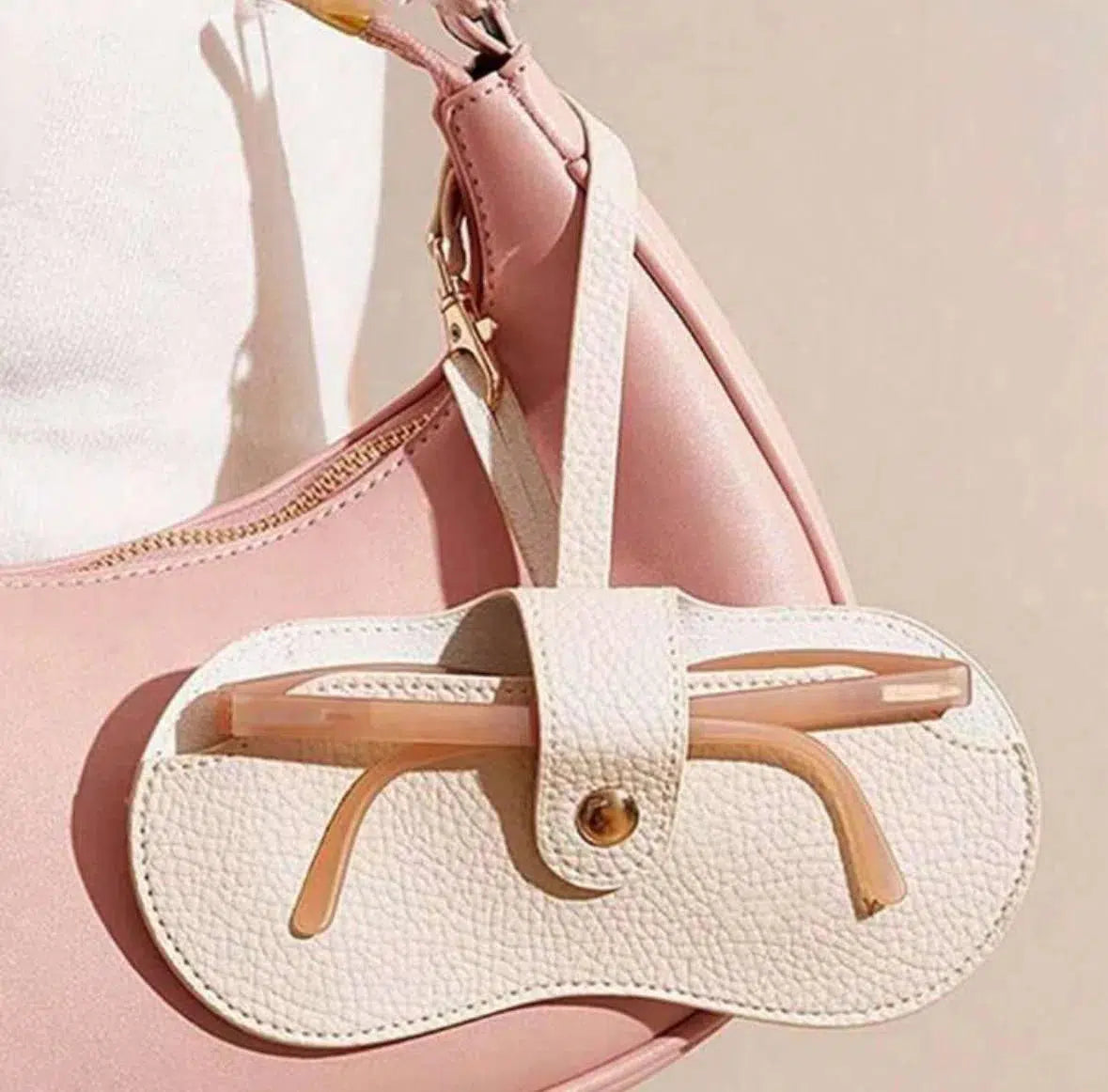 Case – Sleek compact design – Bag charm-10174673617223-Ivory Ombre