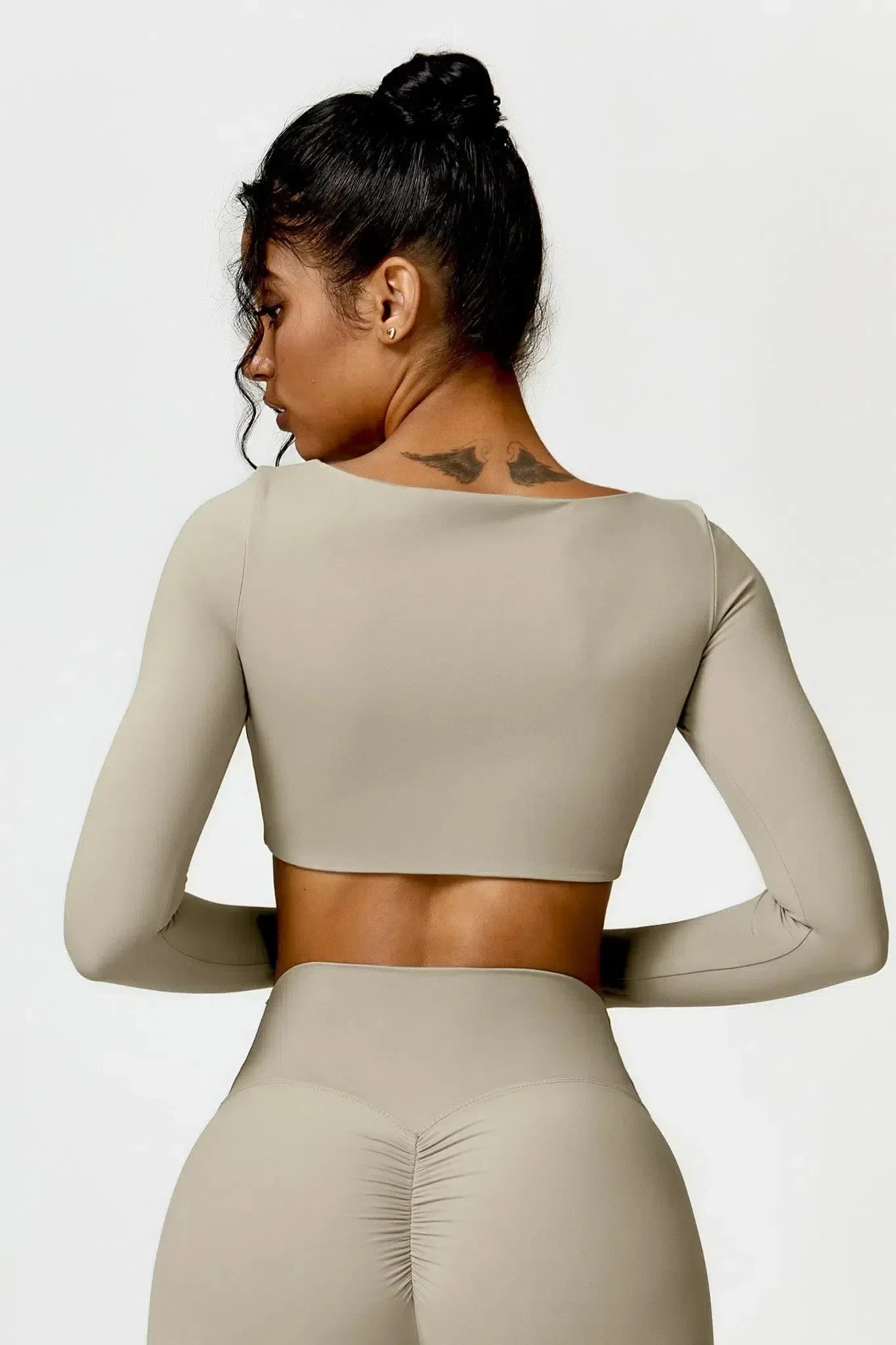 Niamh – U-neckline – Long-sleeve fitness crop top-10174780735815-Ivory Ombre